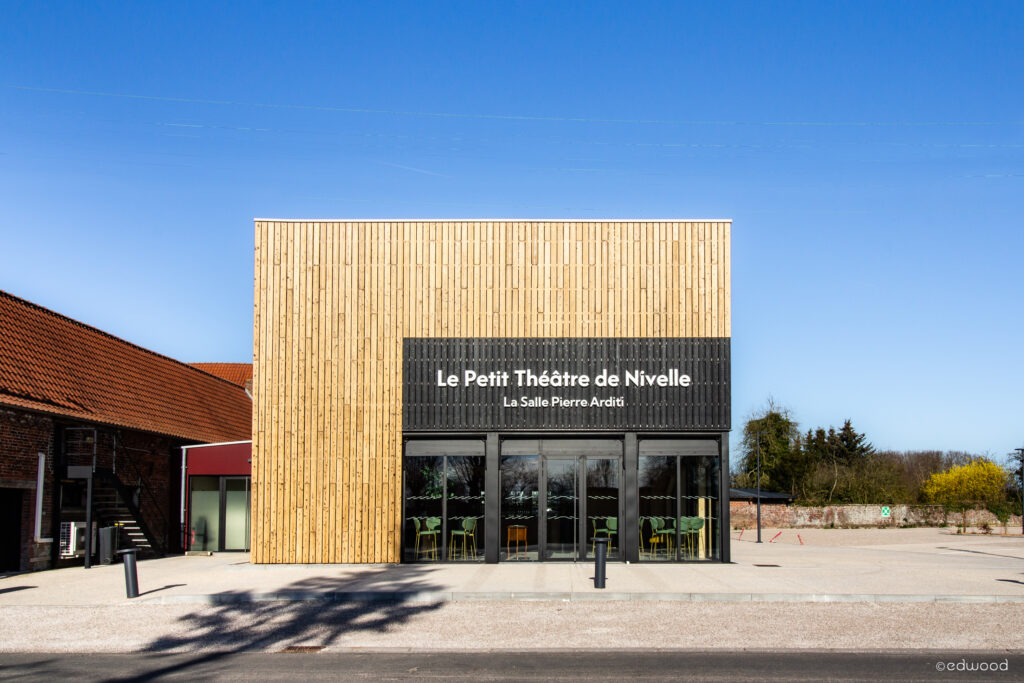 Vue de face du Petit Théâtre de Nivelle, France